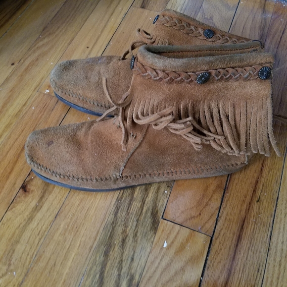 Minnetonka fringe booties - Picture 3 of 9